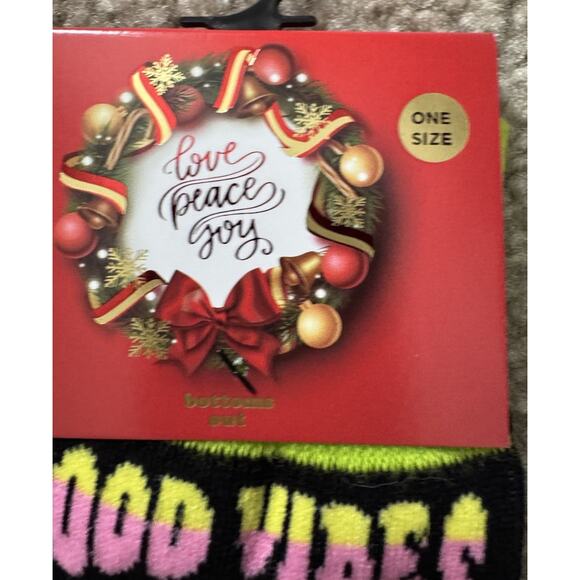 2 Pairs Of Christmas Socks Flamingo & Alien Bundle Women Adult Size 5-8 - Picture 3 of 4